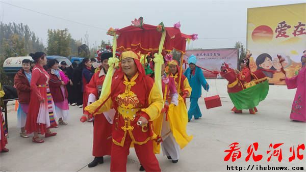 小张庄举办“爱在夕阳、新风传扬”文艺汇演,谱写乡风文明新篇章(图6) 小张庄举办“爱在夕阳、新风传扬”文艺汇演,谱写乡风文明新篇章(图6)