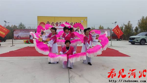 小张庄举办“爱在夕阳、新风传扬”文艺汇演,谱写乡风文明新篇章(图5) 小张庄举办“爱在夕阳、新风传扬”文艺汇演,谱写乡风文明新篇章(图5)